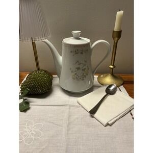 Liling Fine China Yung Shen Floral Coffee Pot Gold Trim Porcelain Tea Server